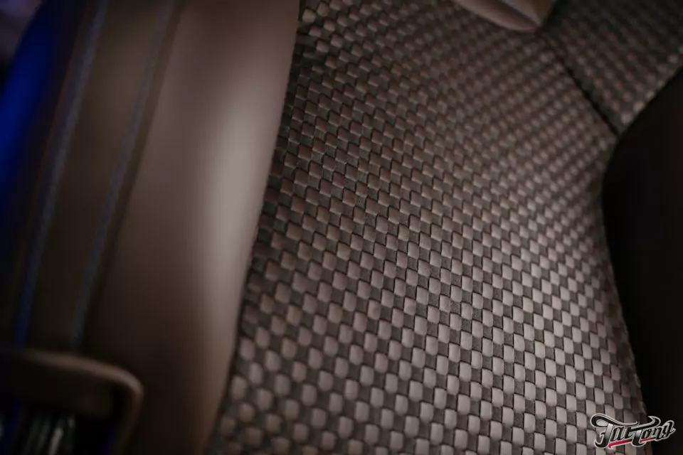 Перетяжка сидений Recaro для Honda Accord 7 в кожу и алькантару с плетением в стиле Bottega Veneta!